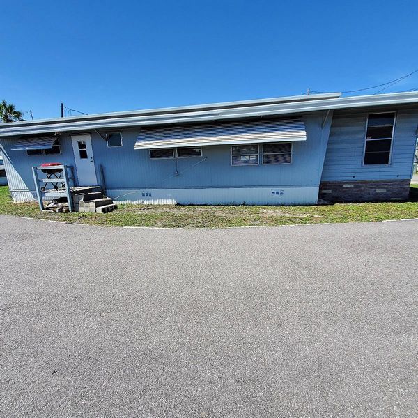 15D El Red Drive, Tavares FL 32778