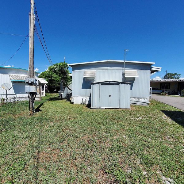 15D El Red Drive, Tavares FL 32778