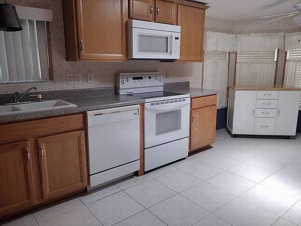 412 Kingslake Dr, DeBary FL 32713