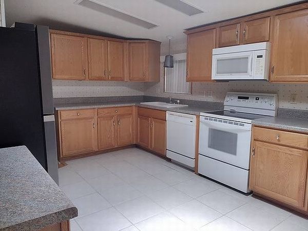 412 Kingslake Dr, DeBary FL 32713