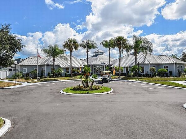 412 Kingslake Dr, DeBary FL 32713