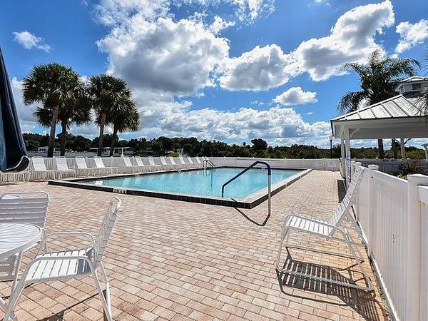 412 Kingslake Dr, DeBary FL 32713