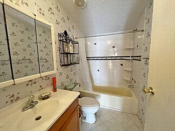 11 Landing Dr , Leesburg FL 34748