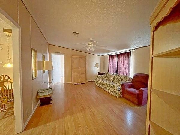 11 Landing Dr , Leesburg FL 34748