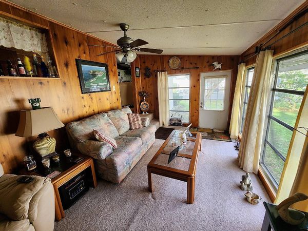 700 Hegstrom Rd, Leesburg FL 34748