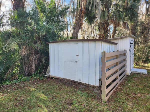 700 Hegstrom Rd, Leesburg FL 34748