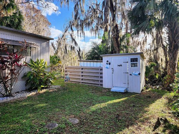 700 Hegstrom Rd, Leesburg FL 34748
