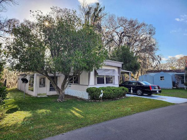 700 Hegstrom Rd, Leesburg FL 34748