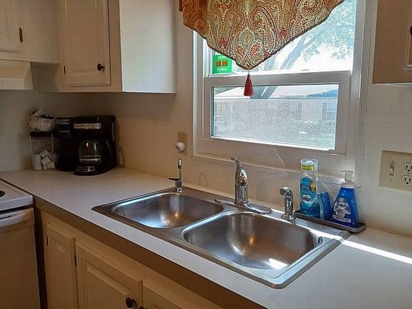 328 Kingslake Dr, DeBary FL 32713