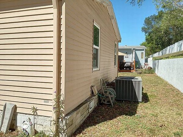 328 Kingslake Dr, DeBary FL 32713