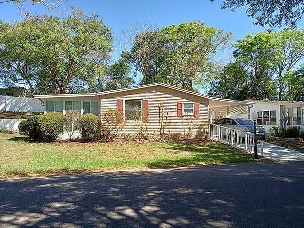 328 Kingslake Dr, DeBary FL 32713