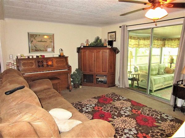 137 Hibiscus Dr, Leesburg FL 34788