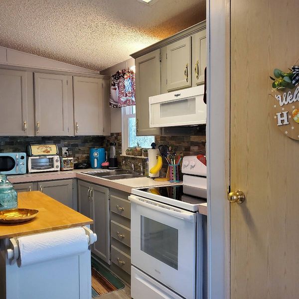 480 Petunia Dr, Fruitland Park FL 34731