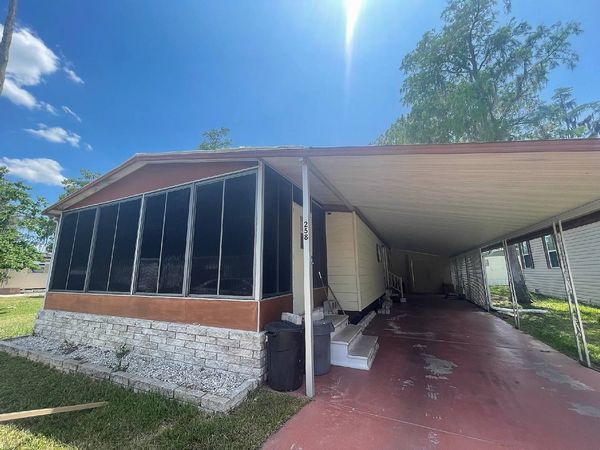 258 Windsor Dr., Kissimmee FL 34746