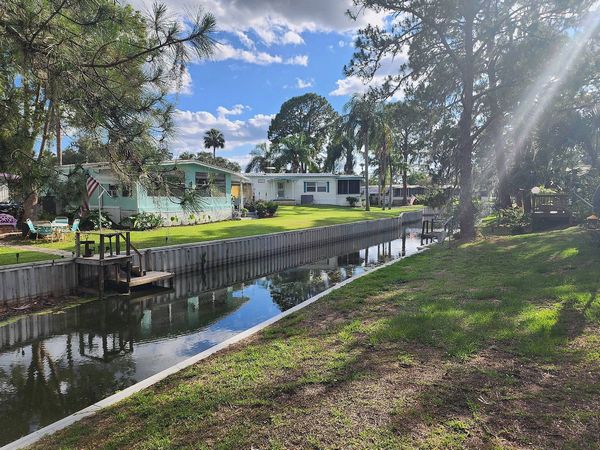 297 Country Gardens Dr, Eustis FL 32726