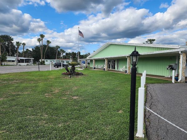 297 Country Gardens Dr, Eustis FL 32726
