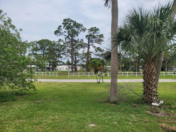 909 Courier St, Vero Beach FL 32966
