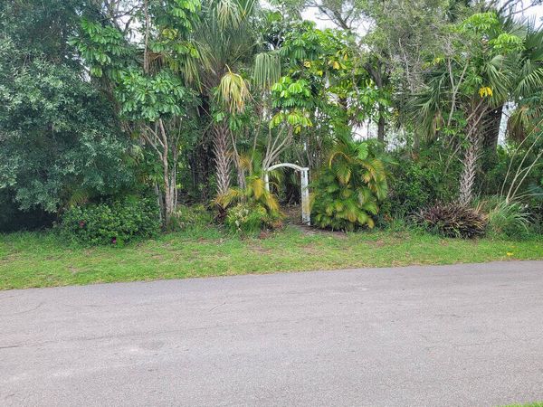 909 Courier St, Vero Beach FL 32966