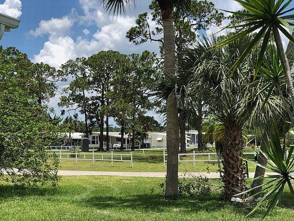 909 Courier St, Vero Beach FL 32966