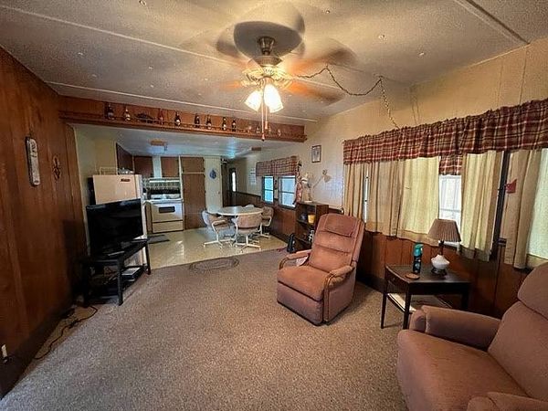 85 Holly Drive, Tavares FL 32778