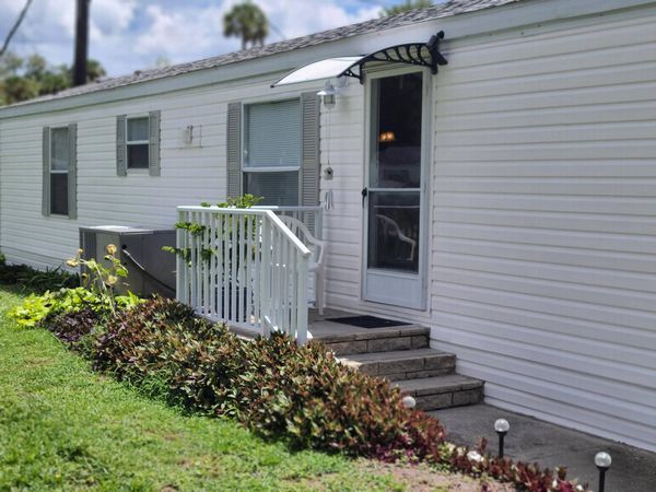 884 W Colonial Circle , Daytona Beach FL 32117