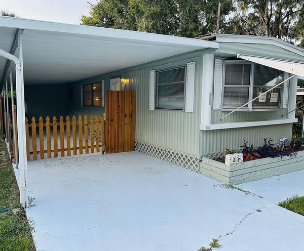 29 Twin Coach Ct., South Daytona FL 32119