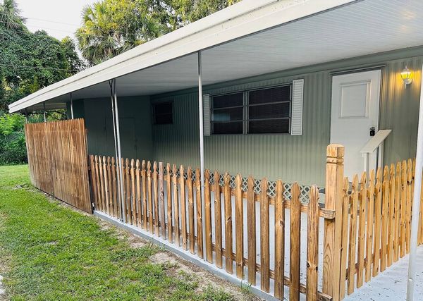29 Twin Coach Ct., South Daytona FL 32119