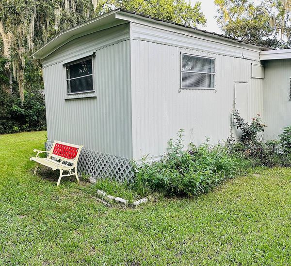 29 Twin Coach Ct., South Daytona FL 32119