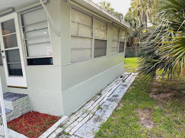 29 Twin Coach Ct., South Daytona FL 32119
