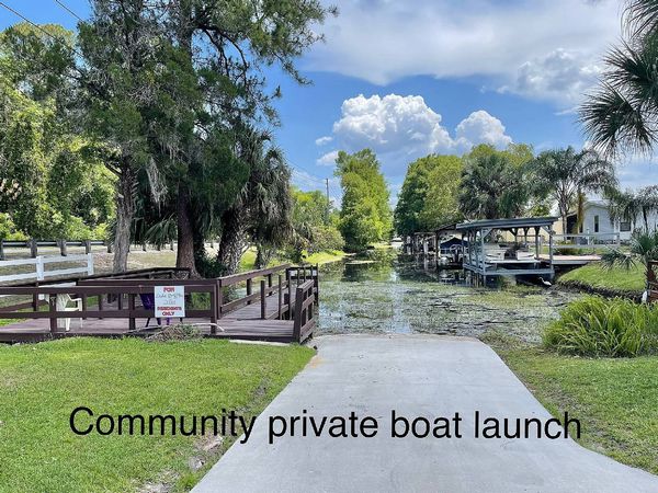 495 Honeysuckle Dr , Fruitland Park FL 34731