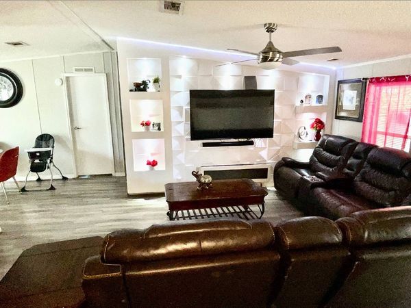 569 Clover Ln., Kissimmee FL 34746