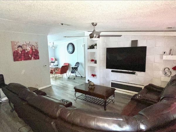 569 Clover Ln., Kissimmee FL 34746