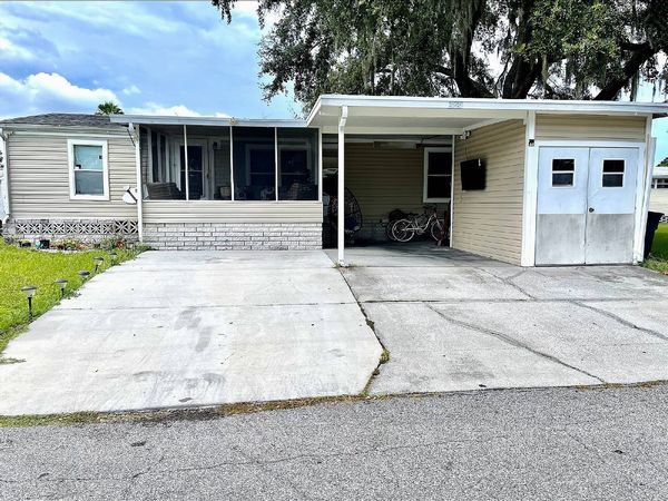 569 Clover Ln., Kissimmee FL 34746