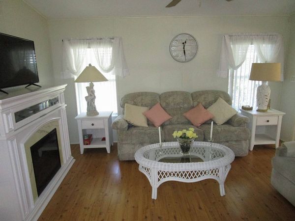 114 N Lake Dr, Leesburg FL 34788