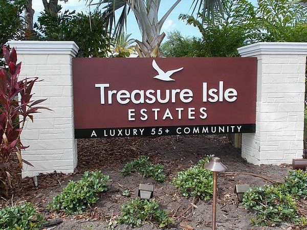 51 Windward Ct, Port Orange FL 32127