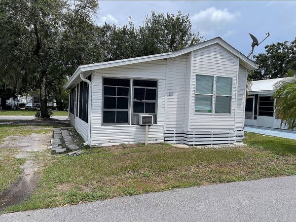 915 Savanna Dr., Kissimmee FL 34746