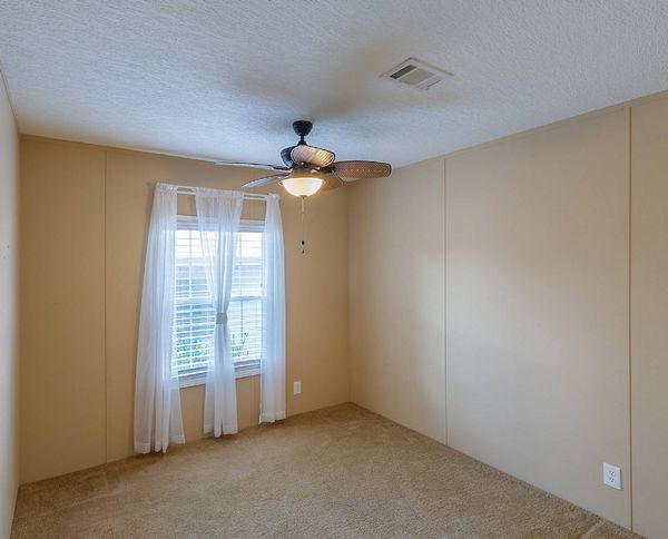 121 S Lake Dr, Leesburg FL 34788