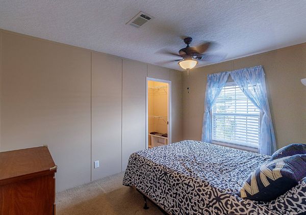 121 S Lake Dr, Leesburg FL 34788