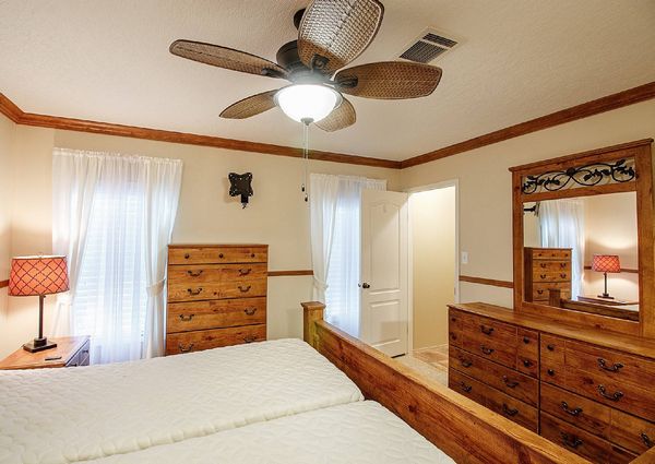 121 S Lake Dr, Leesburg FL 34788