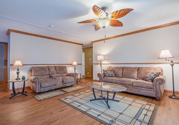 121 S Lake Dr, Leesburg FL 34788