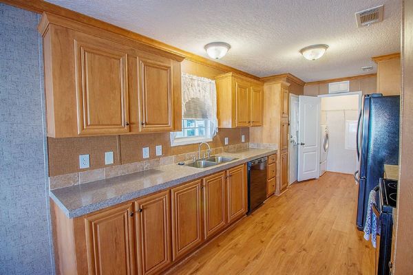 121 S Lake Dr, Leesburg FL 34788