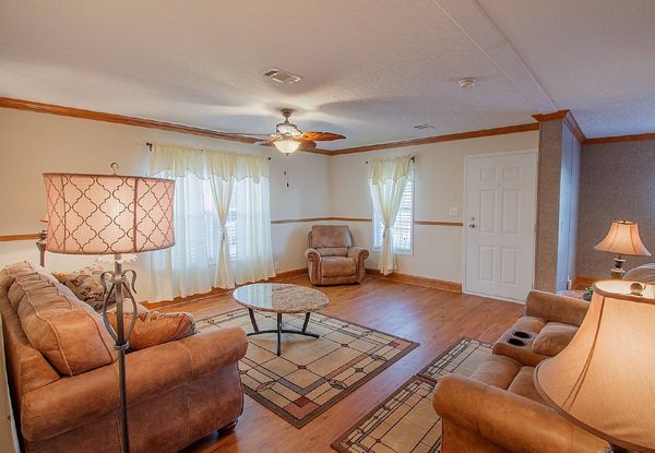 121 S Lake Dr, Leesburg FL 34788
