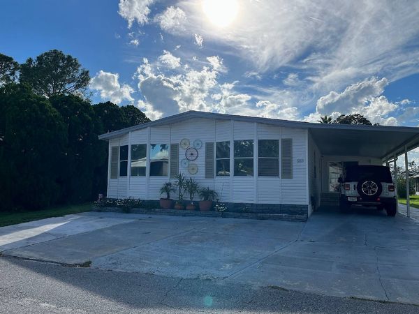 523 Archer Ln., Kissimmee FL 34746