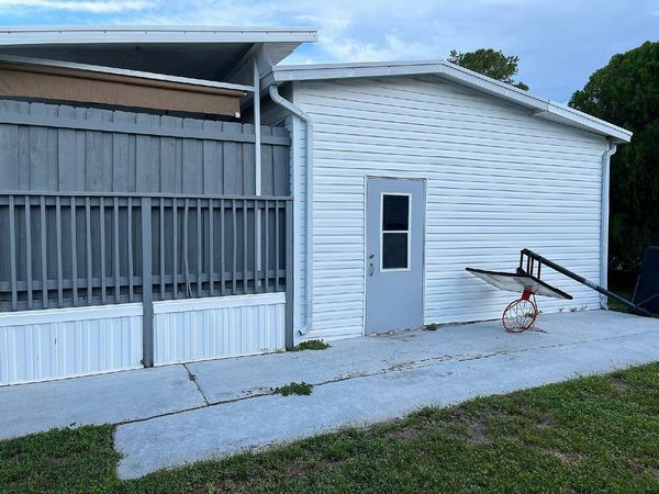 523 Archer Ln., Kissimmee FL 34746