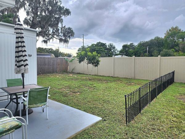 30 Holly Dr, Tavares FL 32778