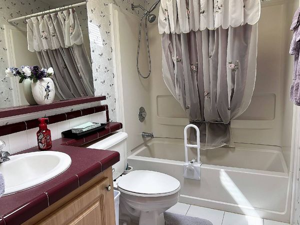 5100 El Adobe Dr, Leesburg FL 34748